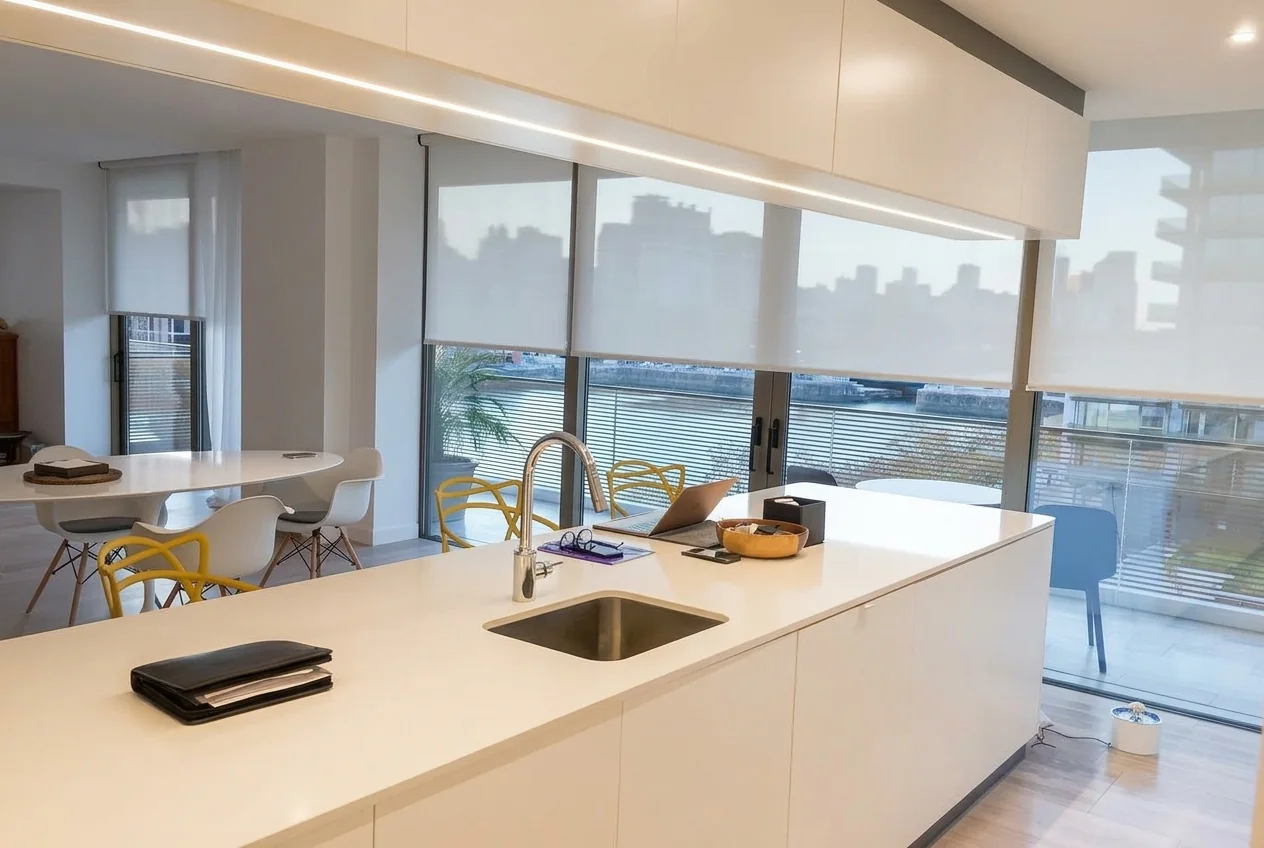 Cocina con vista al agua — roller